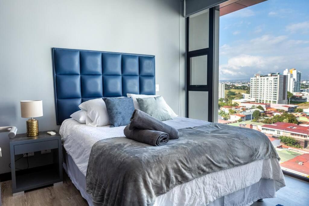 Rooftop Jacuzzi And View *